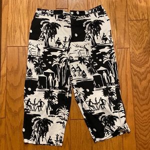 Chicos Size 3 Cropped Pants. Gently worn. Button and zipper closures.